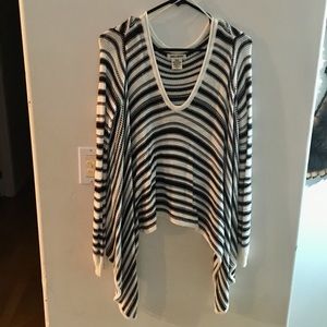 Billabong black and white stripped sweater
